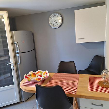 Agreable Studio Tout Equipe Montsoue Exterior photo